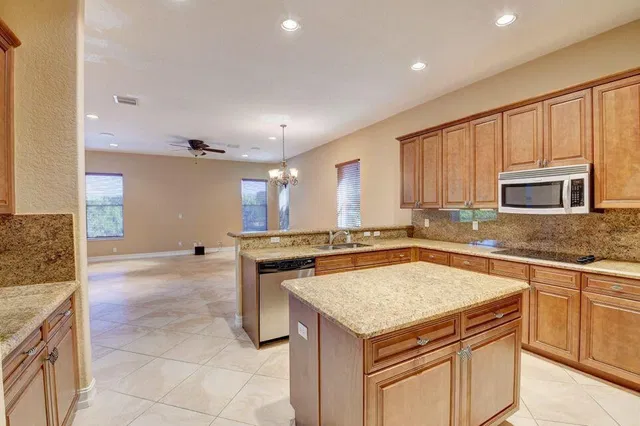 Residence photo 5