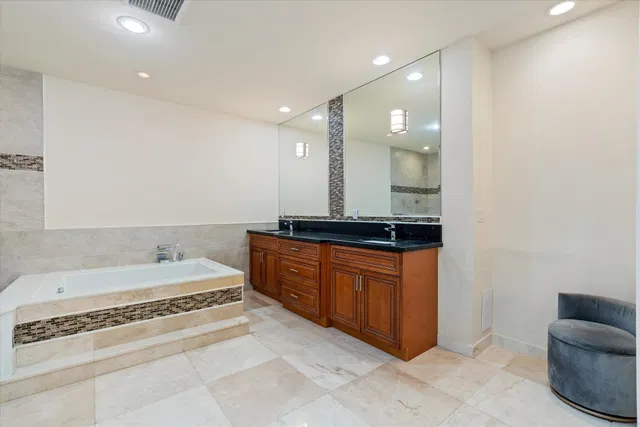 Residence photo 23