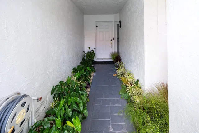  Residence photo 4