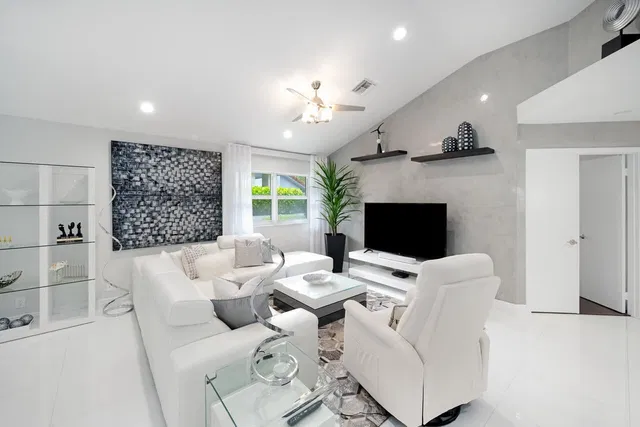  Residence photo 11