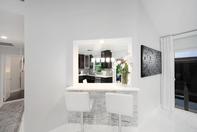  Residence photo 12