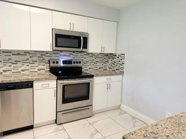 Residence photo 3