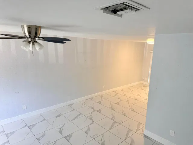 Residence photo 18