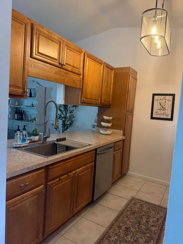Unit 24 photo 10