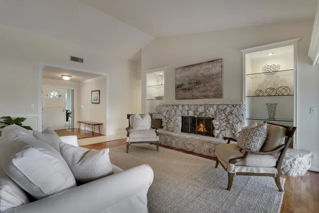 Residence photo 3
