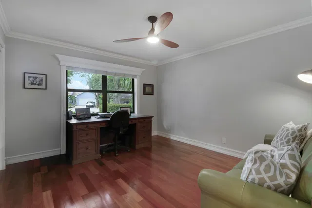 Residence photo 25