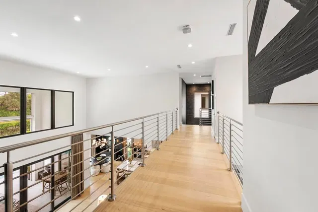 Residence photo 96