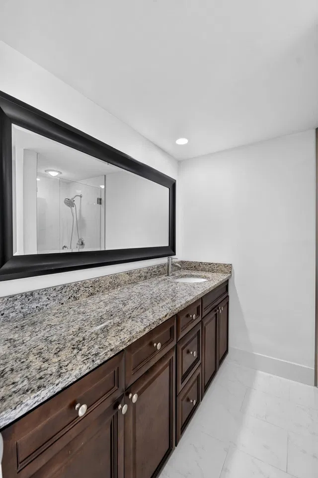 Residence photo 22