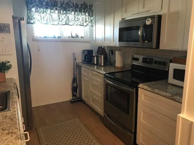 Unit 307 photo 4