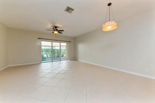  Residence photo 4