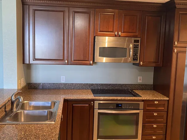 Unit 1603 photo 5