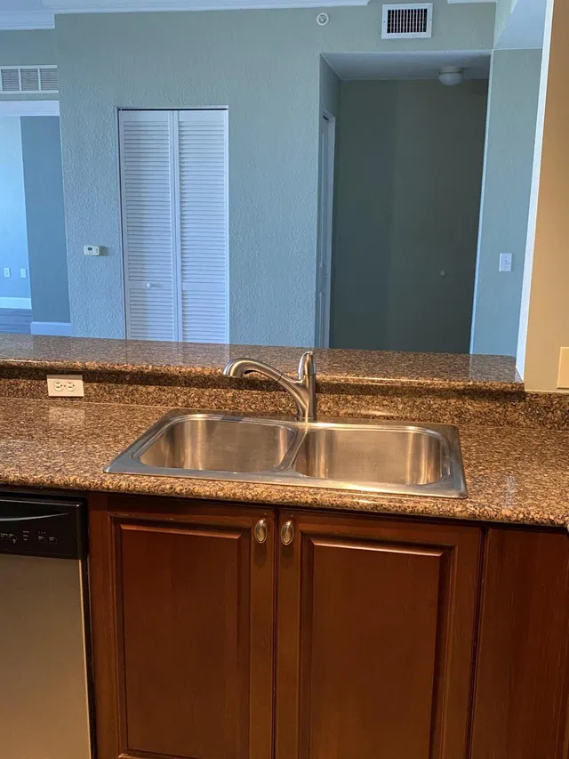 Unit 1603 photo 6