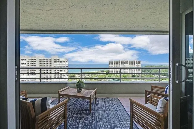 Unit 1605 photo 8