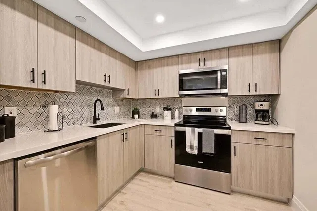 Unit 1605 photo 9