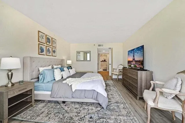 Unit 1605 photo 12
