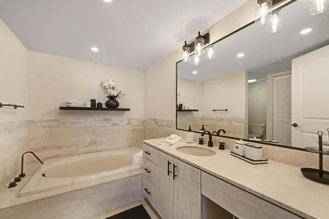 Unit 1605 photo 15