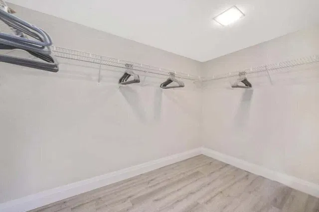 Unit 1605 photo 17