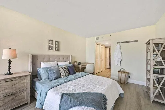 Unit 1605 photo 20