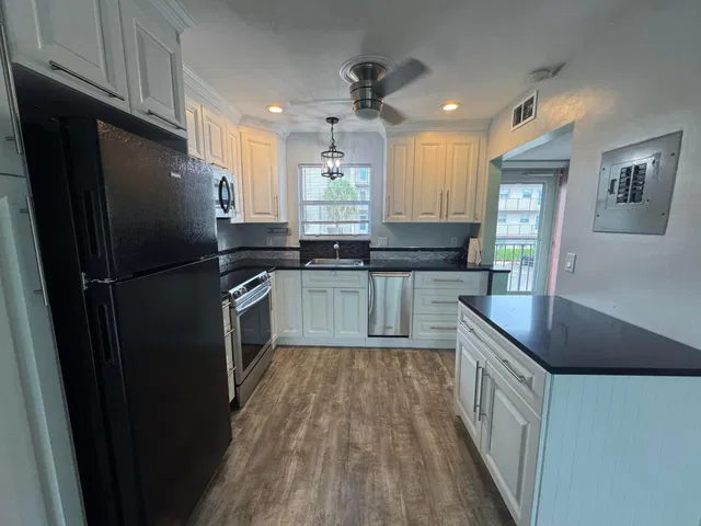 Unit 206 photo 2