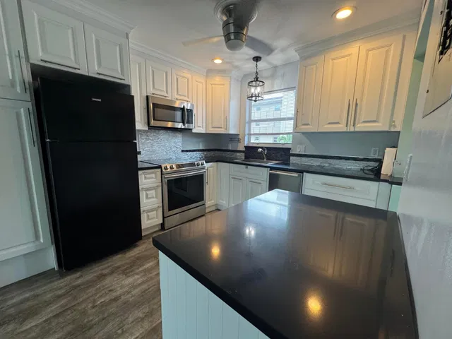 Unit 206 photo 3