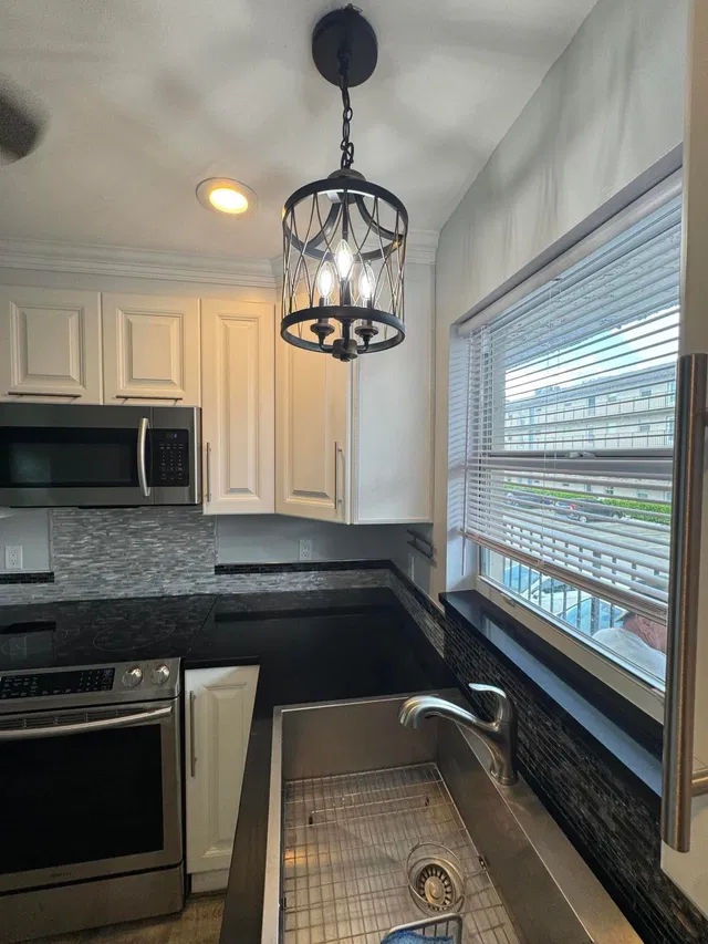 Unit 206 photo 4