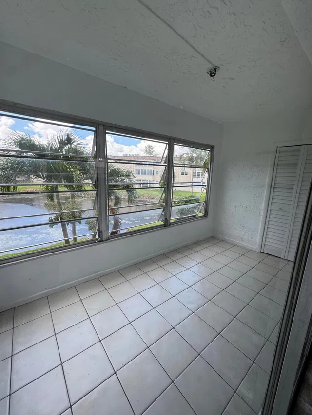 Unit 206 photo 18