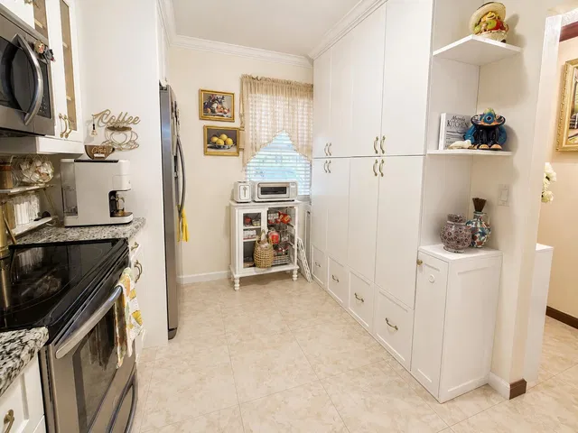 Unit 101 photo 5