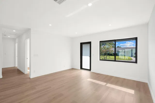 Residence photo 6