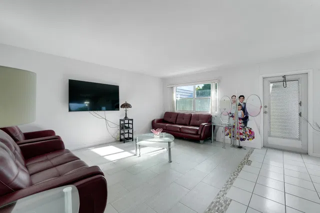 Residence photo 2