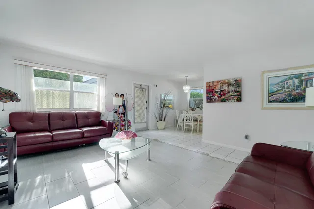 Residence photo 3