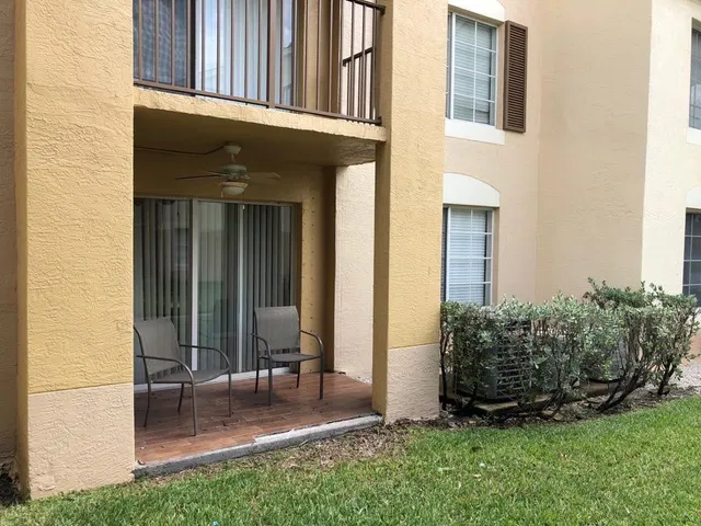  Unit 105 photo 4
