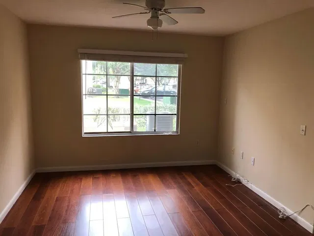  Unit 105 photo 18