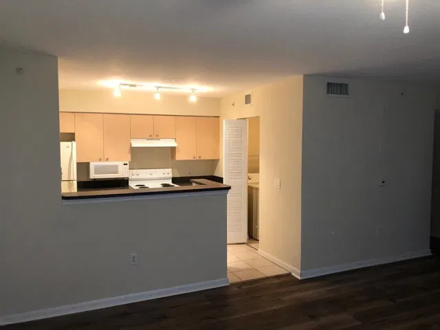  Unit 105 photo 26