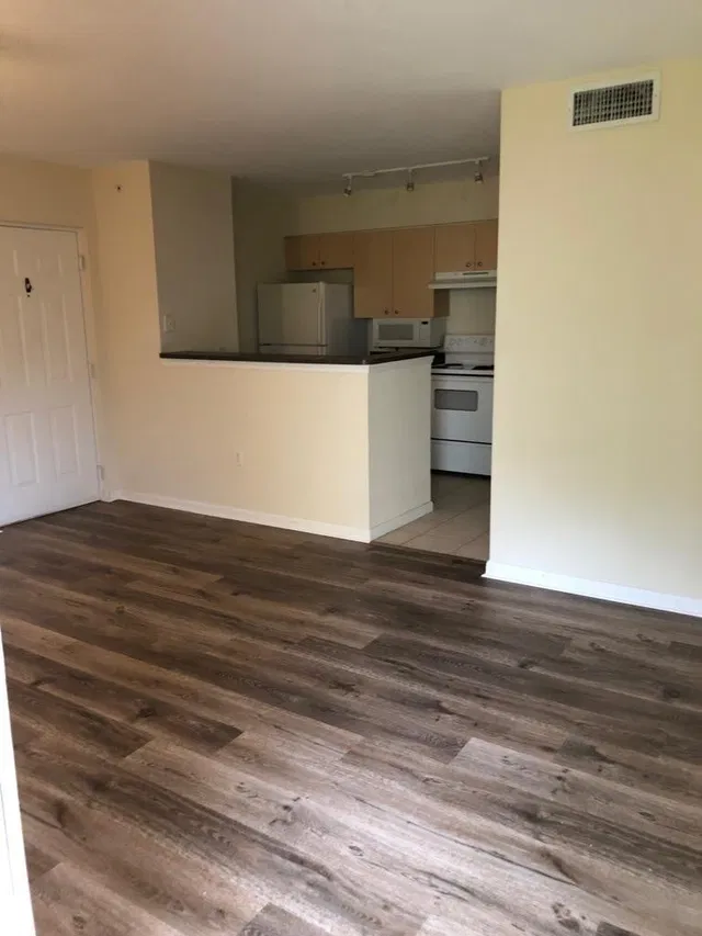  Unit 105 photo 33