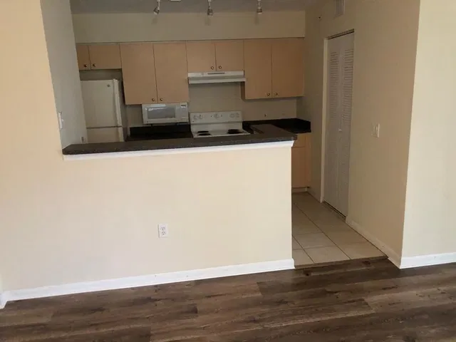  Unit 105 photo 35