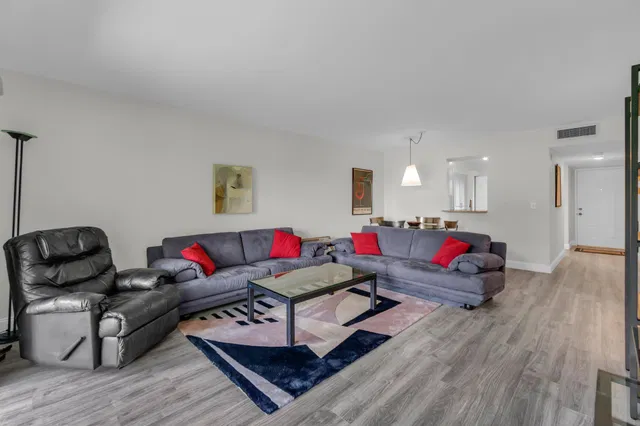Unit 403 photo 15