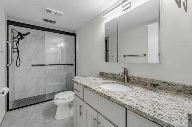 Unit 403 photo 25