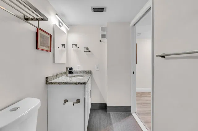 Unit 403 photo 29