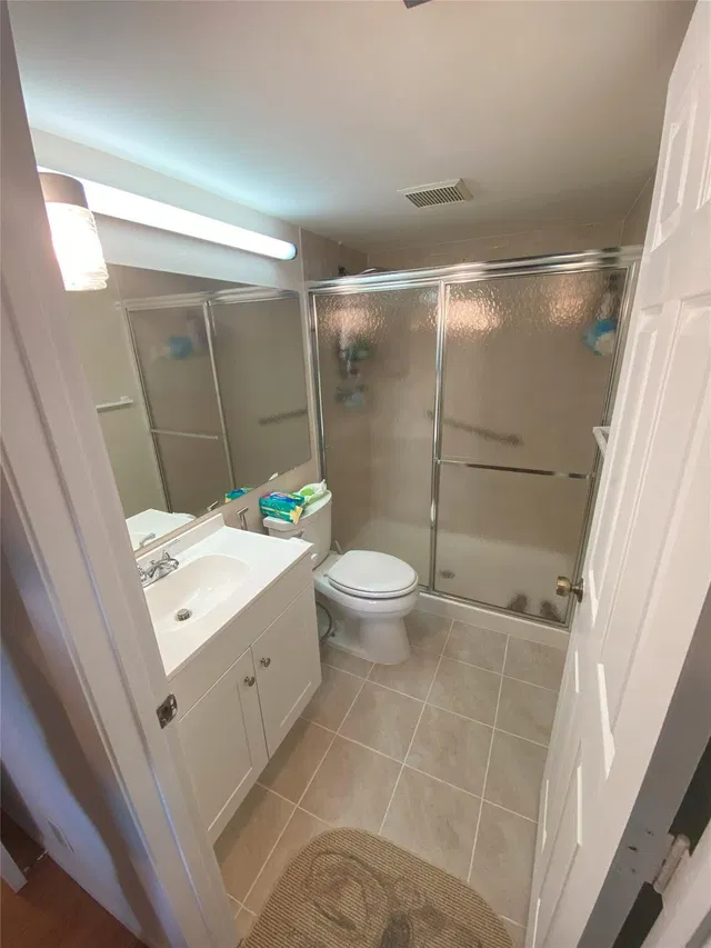 Unit B2 photo 14