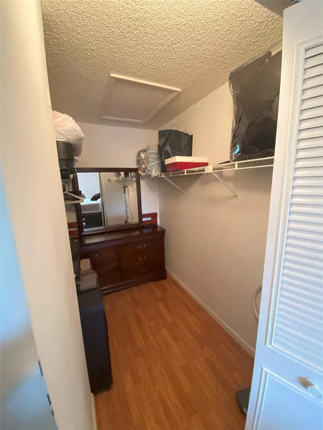 Unit B2 photo 15