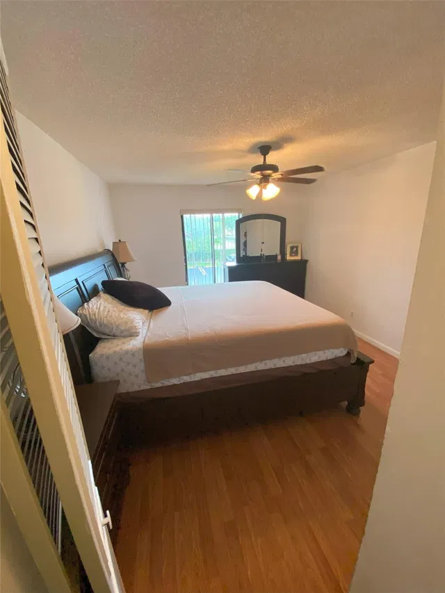 Unit B2 photo 17