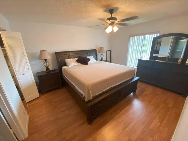 Unit B2 photo 18