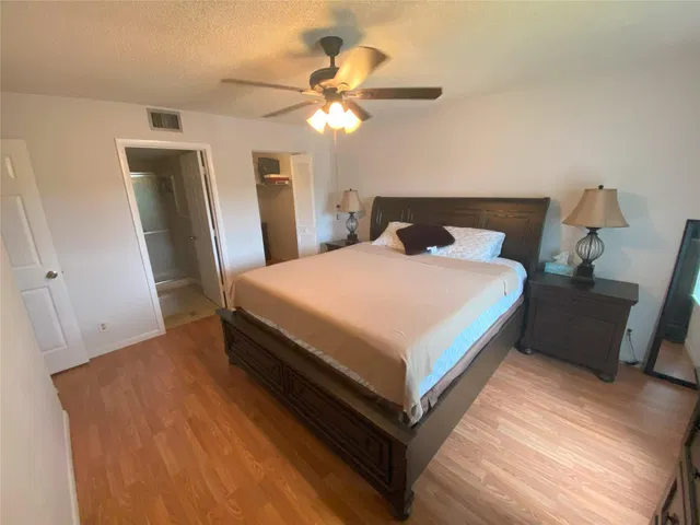 Unit B2 photo 19