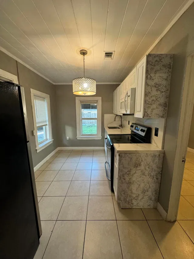 Residence photo 2