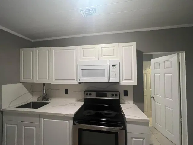 Residence photo 3