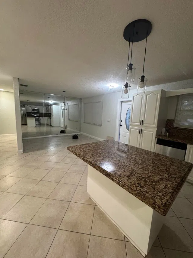 Residence photo 3