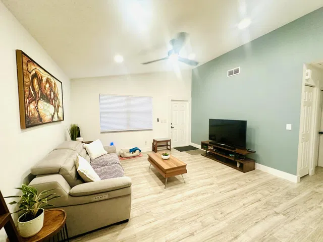 Residence photo 5