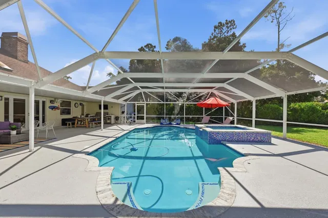 Pinewood Residence photo 2