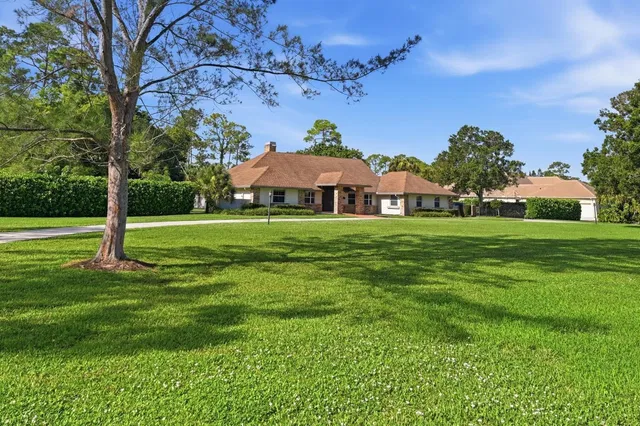 Pinewood Residence photo 5