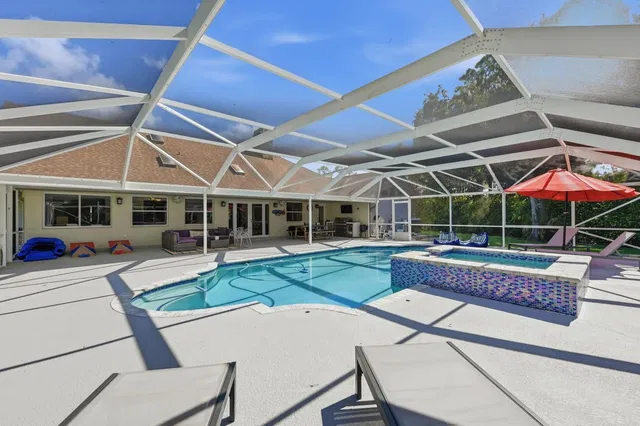 Pinewood Residence photo 8